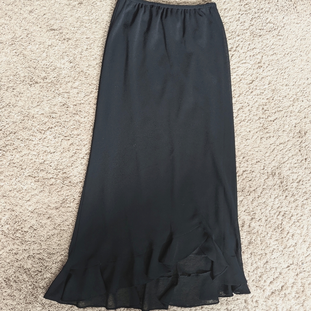 Black skirt with ruffle bottom